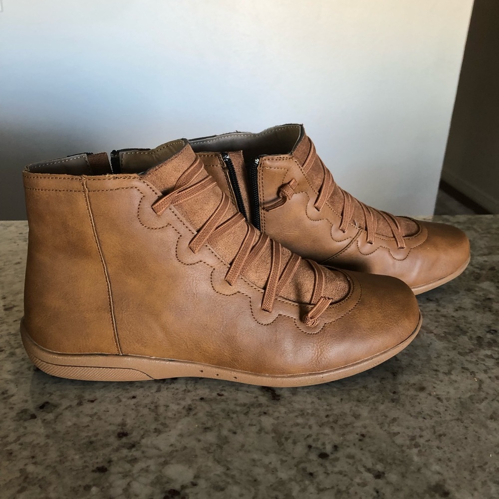 Modecici Laced side zipper flat ankle boots size 9